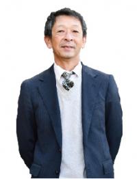 スーツを着た男性