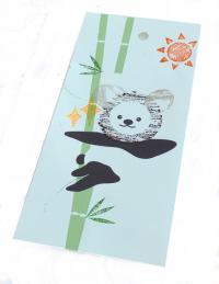 パンダのスタンプが押された栞