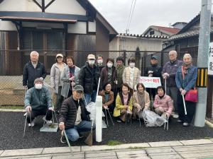 美化清掃している健老大学の皆さん
