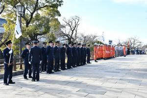 整列する消防職員