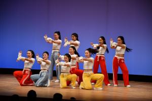 カラーパンツを履いた9人の部員