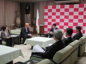 提案書・提言書の内容について説明