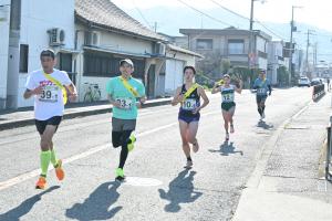 コースを走る選手