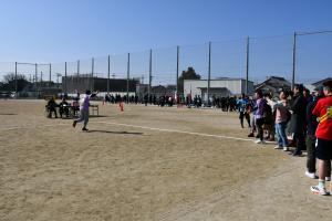 チームメイトに迎えられた選手