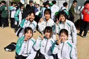 女子の部で優勝したチーム写真