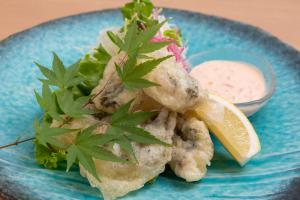 衣をつけて揚げた黒鯛