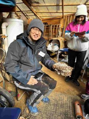 大きな蜂の巣を持っている