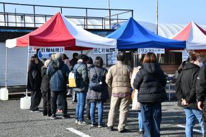 牡蠣味噌汁の長蛇の列