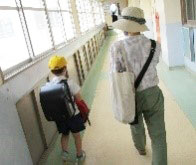 小学生と協力会員の人