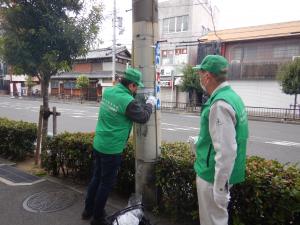 落書き消去活動する様子