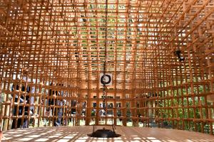 竹の茶室の内部