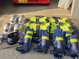 防火服、ヘルメット、ブーツ、ベルト