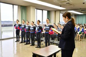 各チームごとの成績発表をしている写真