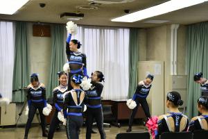 チアダンスを披露している様子