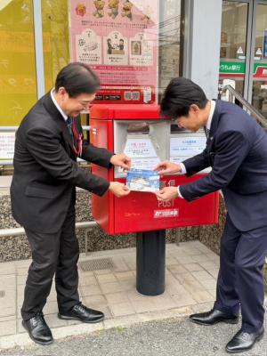 ポストにシール貼付