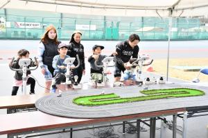 自転車を漕ぐと駒が動くレース