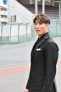 あまりの速さに驚いた表情の糸井嘉男さん