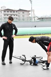 走り終えた直後の南修二選手と糸井嘉男さん