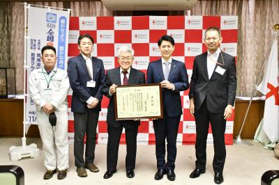 市長部課長と記念撮影