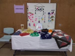 カバンやマスコットの展示
