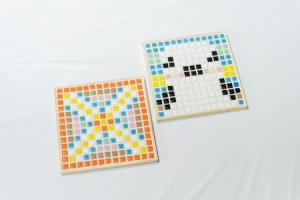 カラフルなタイルで作られたモザイクアート