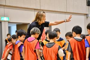 試合を説明する北澤さん