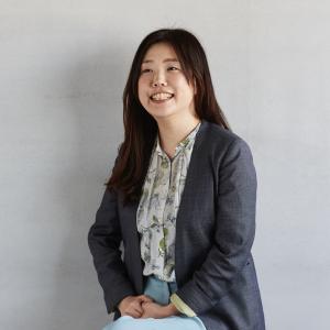草野麻里氏