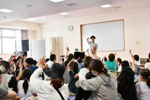 ソッポさんの質問に手を挙げる人たち
