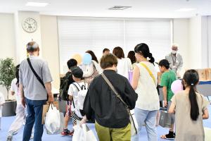 賑わっている会場の様子