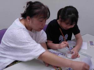 親子で参加し作業をされている様子