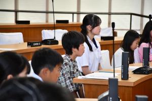 答弁を真剣に聞くこども議員