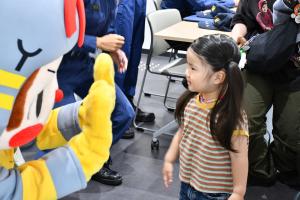受付で参加者を迎えるきしぼう