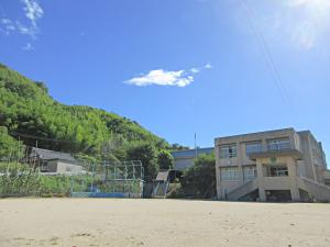 東葛城小学校