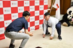 市長と川崎くんの相撲対決