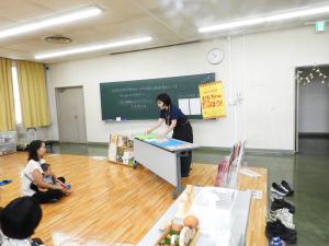 図書館のミニおはなし会の様子