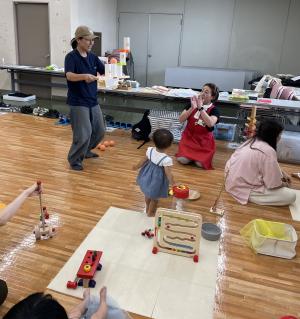 お母さんも遊んでいる様子