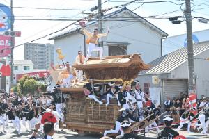 やりまわし直前の春木旭町のだんじり