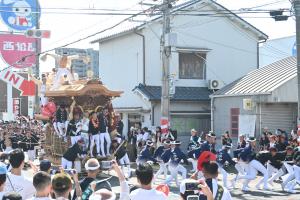 やりまわし直前の松風町のだんじり