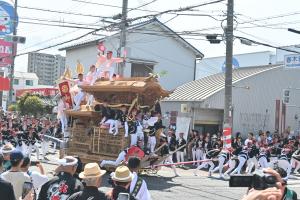 やりまわし直前の春木中町のだんじり