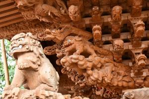 獅子の彫り物