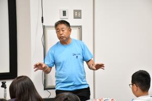 説明する音揃さん