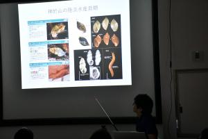スライドに映る神於山の生き物