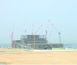 建築の進む新清掃工場(平成19年4月稼動予定)