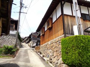 阿間河滝町坂道のまちなみ