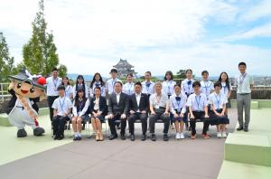 派遣団の皆さんとの集合写真