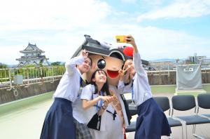 ちきりくんと女子高生3人