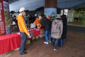 岸和田産業高校のブースで販売が行われている様子