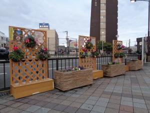 東岸和田駅前に展示している、ガーデニングショウのデモ作品の写真