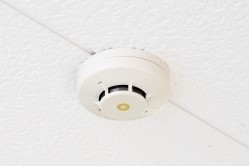 天井にある火災報知器