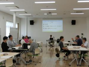 講師の話を聞く参加者の皆さん